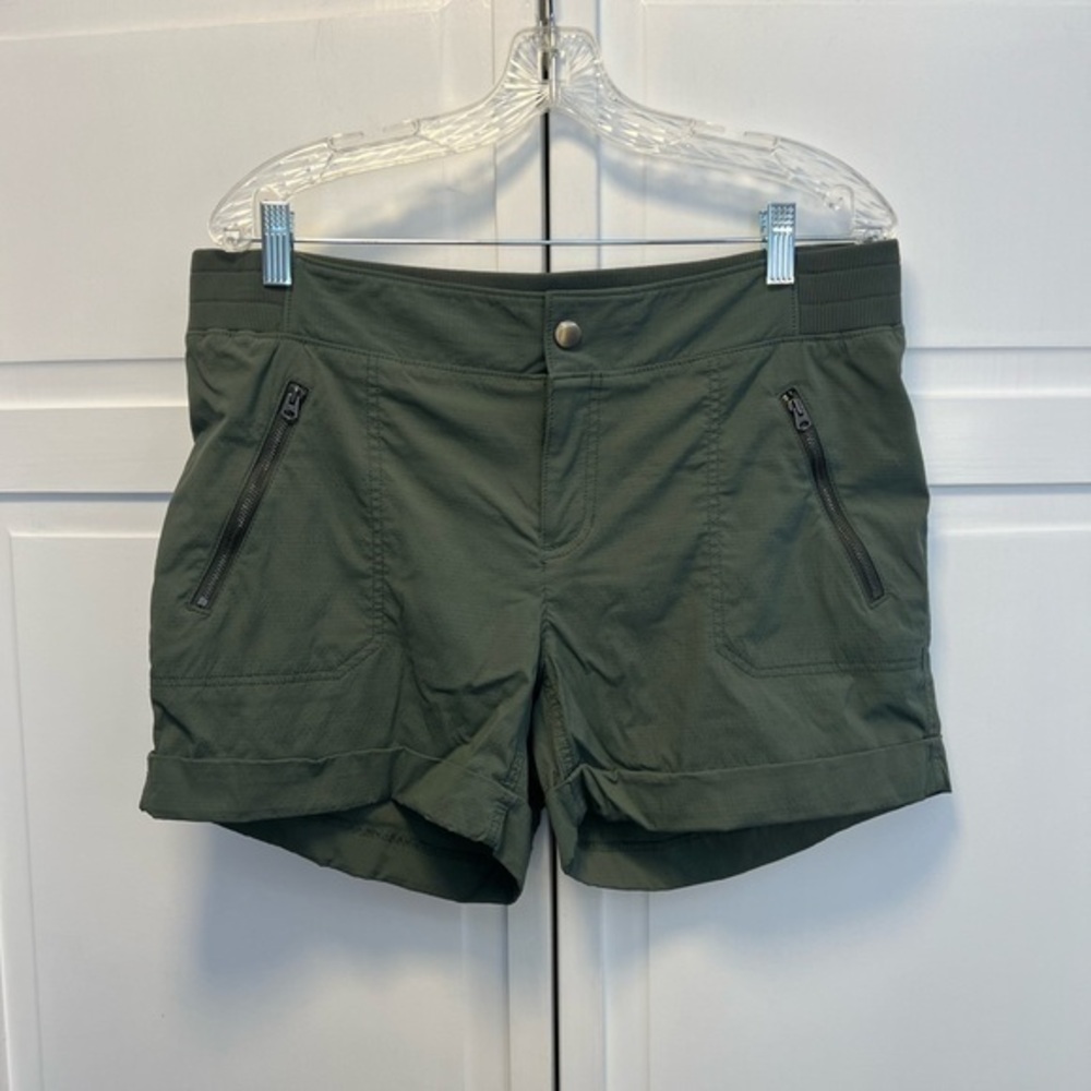 Athleta Trekkie Shortie Shorts Size Women’s 16 Color Green